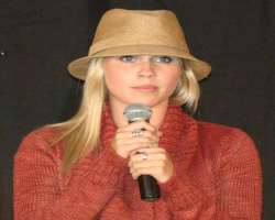 Apart from being a skilled actress she is also a g Apart from being a skilled actress she is also a good singer and enjoys singing. She was in the school choir. She also enjoys playing the guitar and t